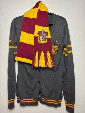 Warner Bros. Harry Potter Gray Knit Sweater, Gryffindor Scarf Bundle